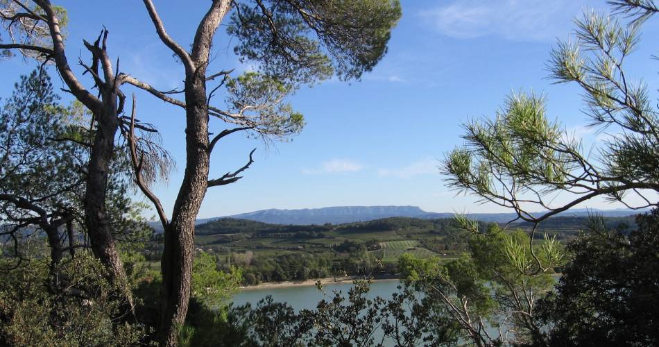 Pêche à l'Etang de La Bonde@Droits gérés OT LUB - etang; bonde; lac; baignade; cabrieres d'aigues; luberon; vaucluse