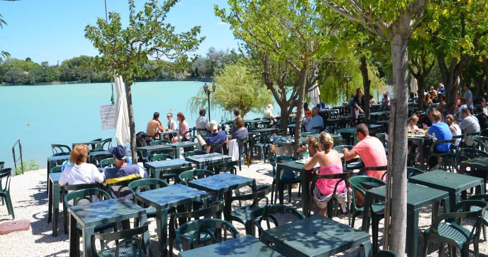 Pêche à l'Etang de La Bonde@Droits gérés OT LUB - etang; bonde; lac; baignade; cabrieres d'aigues; luberon; vaucluse