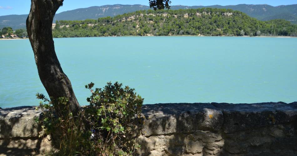 Pêche à l'Etang de La Bonde@Droits gérés OT LUB - etang; bonde; lac; baignade; cabrieres d'aigues; luberon; vaucluse